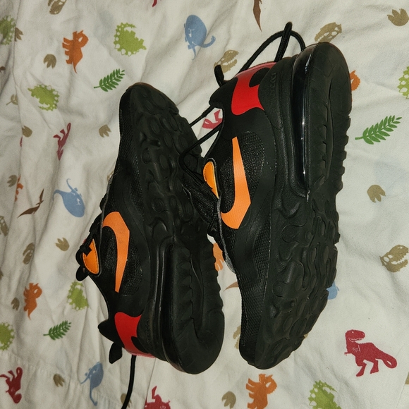 Nike Air Max 270 React - Picture 4 of 11